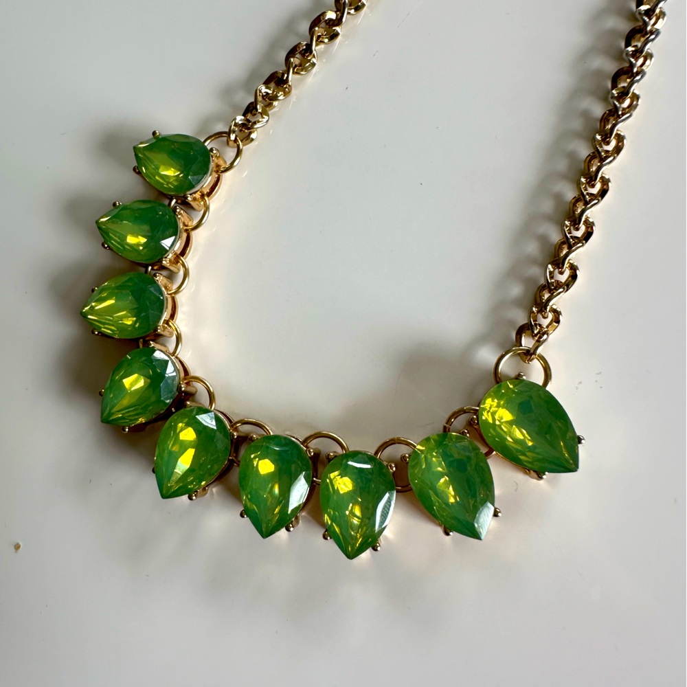 Fun glam green stone necklace LIKE NEW